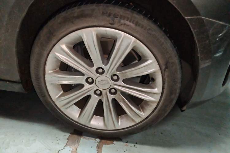 Used Cadillac ATS-L 2017 28T Tech Edition Right Front Wheel Hub