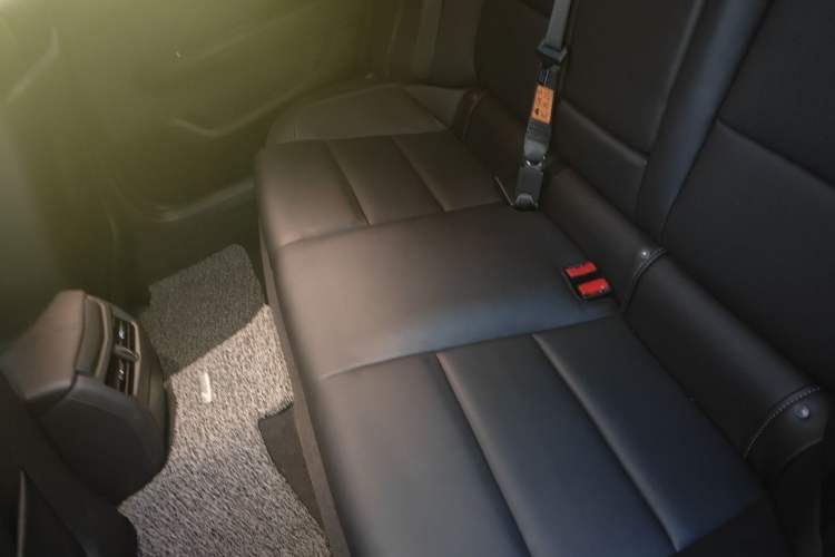 Used Cadillac ATS-L 2017 28T Fashion Edition Left Rear Seat