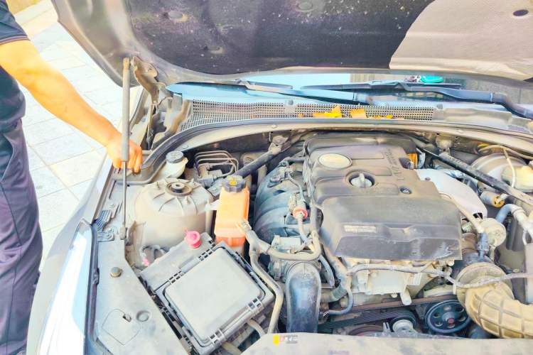Used Cadillac ATS-L 2017 28T Tech Edition Engine Bay Right