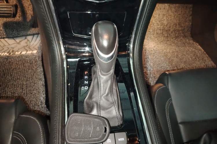 Used Cadillac ATS-L 2017 28T Fashion Edition Gear Lever