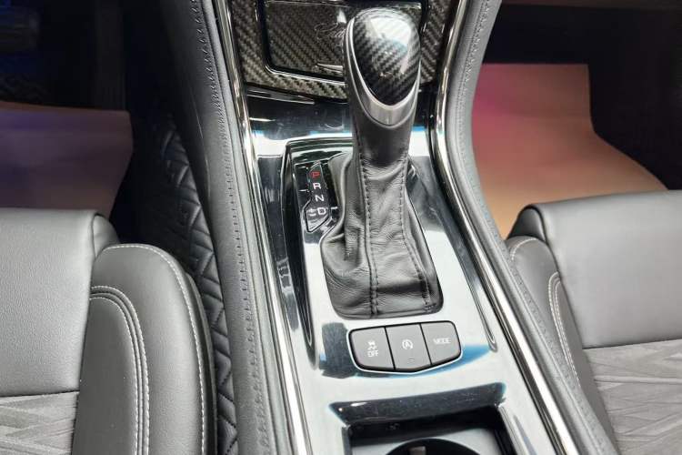 Used Cadillac ATS-L 2017 28T Tech Edition Gear Lever