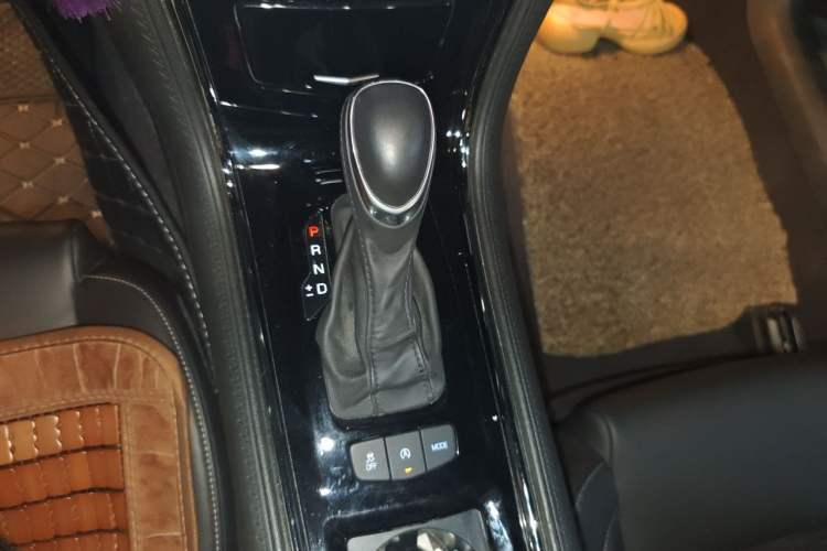 Used Cadillac ATS-L 2017 28T Tech Edition Gear Lever