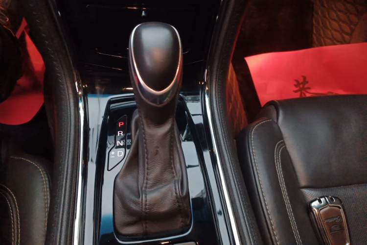 Used Cadillac ATS-L 2017 28T Fashion Edition Gear Lever