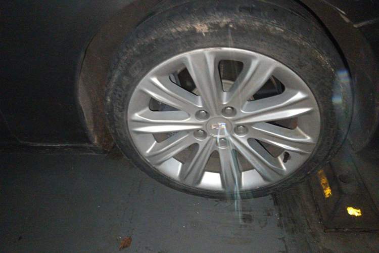 Used Cadillac ATS-L 2017 28T Tech Edition Right Front Wheel Hub