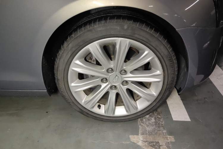 Used Cadillac ATS-L 2017 28T Tech Edition Right Front Wheel Hub