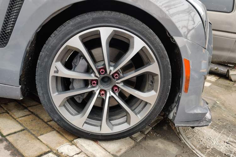 Used Cadillac ATS-L 2017 28T Tech Edition Right Front Wheel Hub