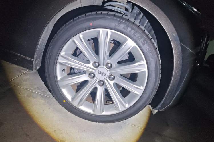 Used Cadillac ATS-L 2017 28T Tech Edition Right Front Wheel Hub