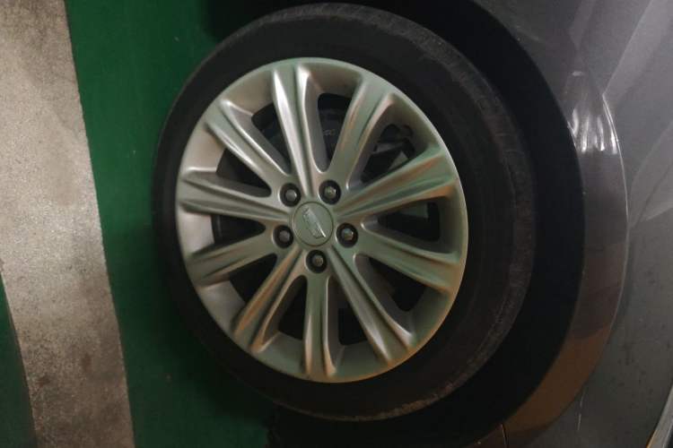 Used Cadillac ATS-L 2017 28T Tech Edition Right Front Wheel Hub