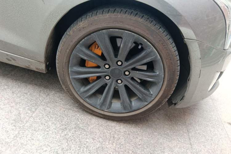 Used Cadillac ATS-L 2017 28T Fashion Edition Right Front Wheel Hub