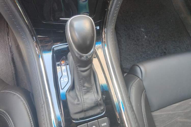 Used Cadillac ATS-L 2017 28T Tech Edition Gear Lever