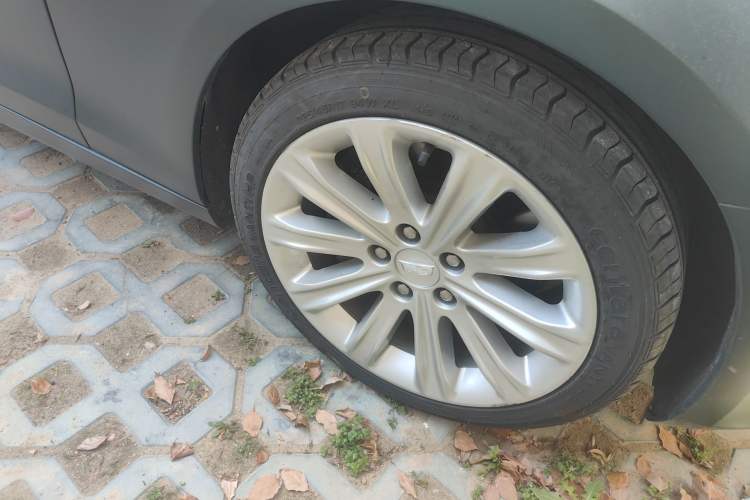 Used Cadillac ATS-L 2017 28T Tech Edition Right Front Wheel Hub