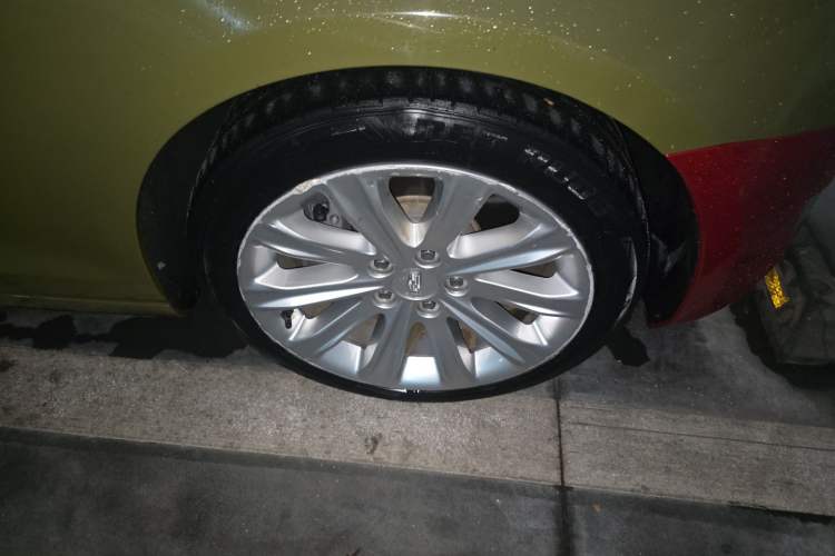 Used Cadillac ATS-L 2017 28T Fashion Edition Right Front Wheel Hub