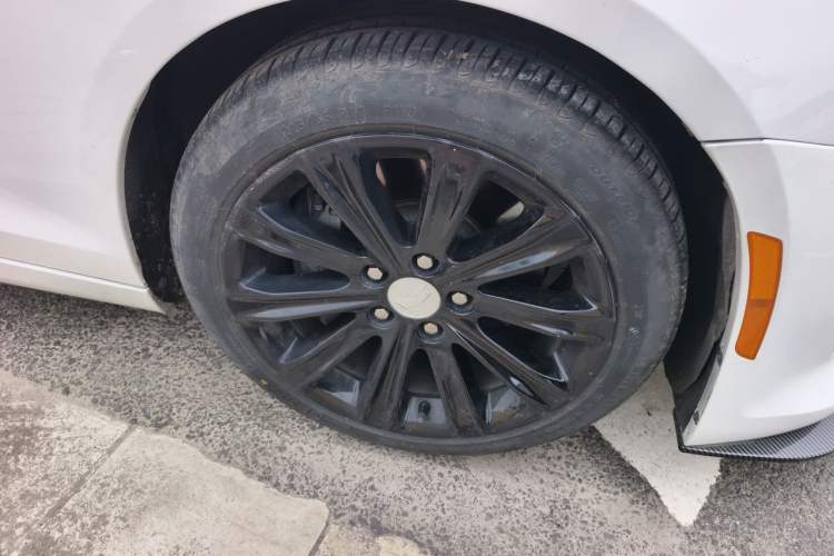 Used Cadillac ATS-L 2017 28T Tech Edition Right Front Wheel Hub