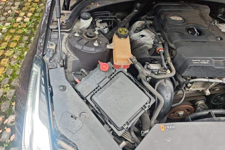 Used Cadillac ATS-L 2017 28T Tech Edition Engine Bay Right