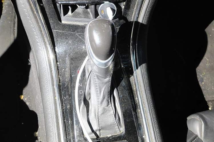 Used Cadillac ATS-L 2017 28T Fashion Edition Gear Lever