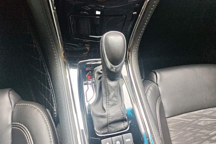 Used Cadillac ATS-L 2017 28T Tech Edition Gear Lever