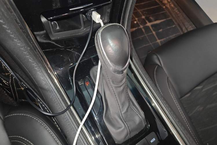 Used Cadillac ATS-L 2017 28T Tech Edition Gear Lever