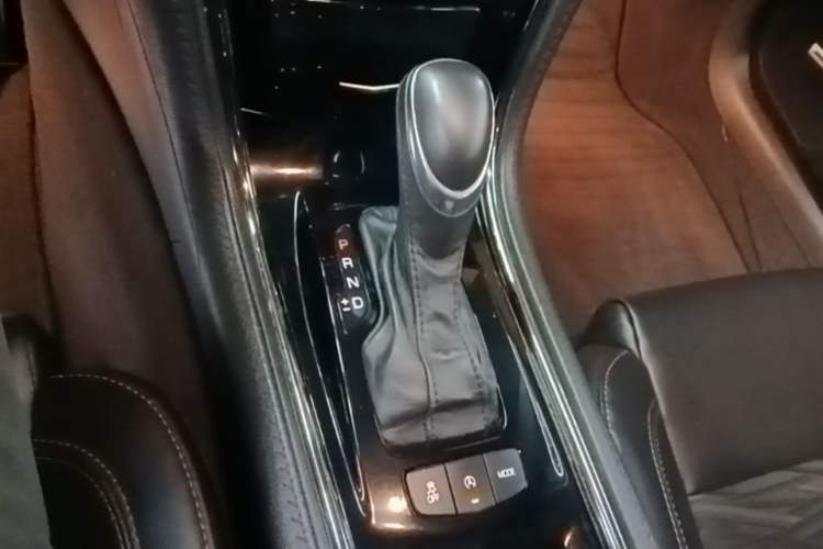 Used Cadillac ATS-L 2017 28T Tech Edition Gear Lever