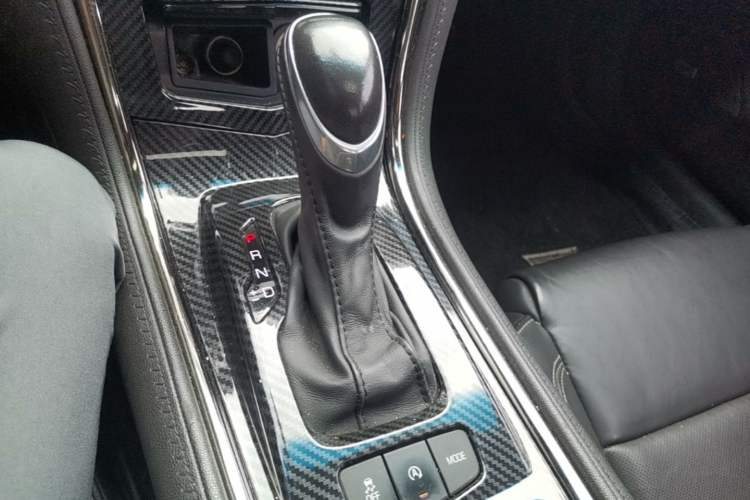 Used Cadillac ATS-L 2017 28T Fashion Edition Gear Lever
