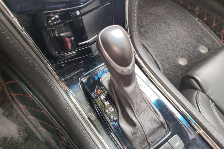 Used Cadillac ATS-L 2017 28T Fashion Edition Gear Lever