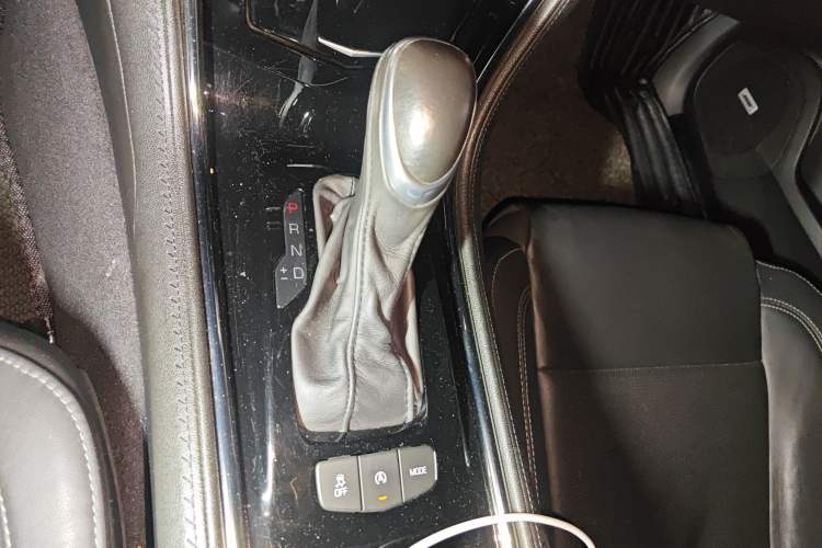 Used Cadillac ATS-L 2017 28T Fashion Edition Gear Lever