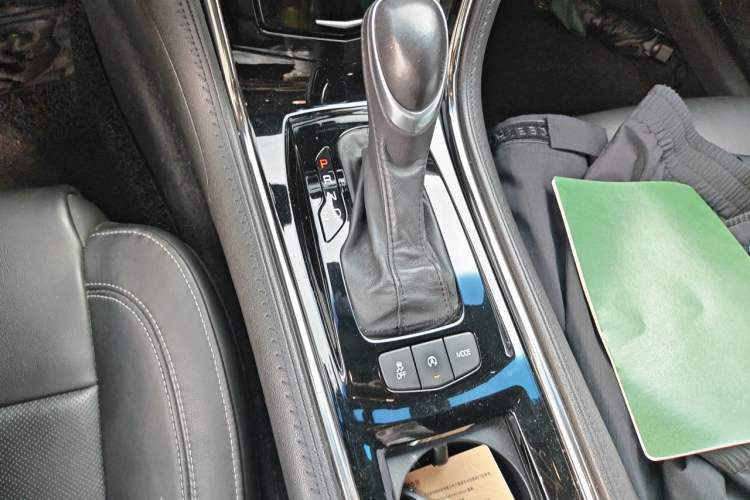 Used Cadillac ATS-L 2017 28T Fashion Edition Gear Lever