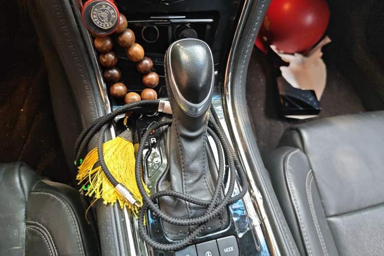 Used Cadillac ATS-L 2017 28T Fashion Edition Gear Lever