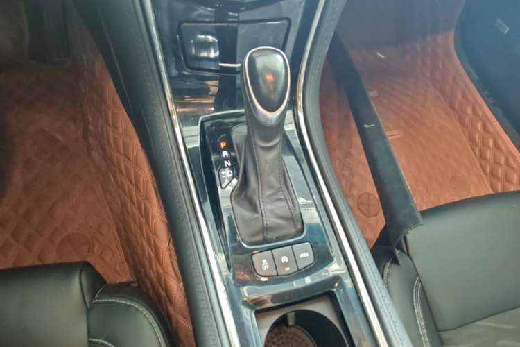 Used Cadillac ATS-L 2017 28T Tech Edition Gear Lever