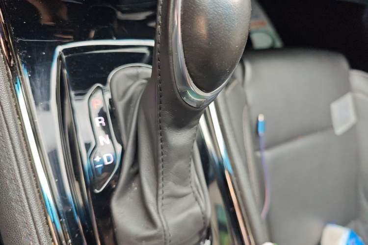 Used Cadillac ATS-L 2017 28T Fashion Edition Gear Lever