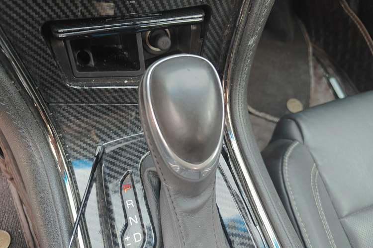 Used Cadillac ATS-L 2017 28T Fashion Edition Gear Lever
