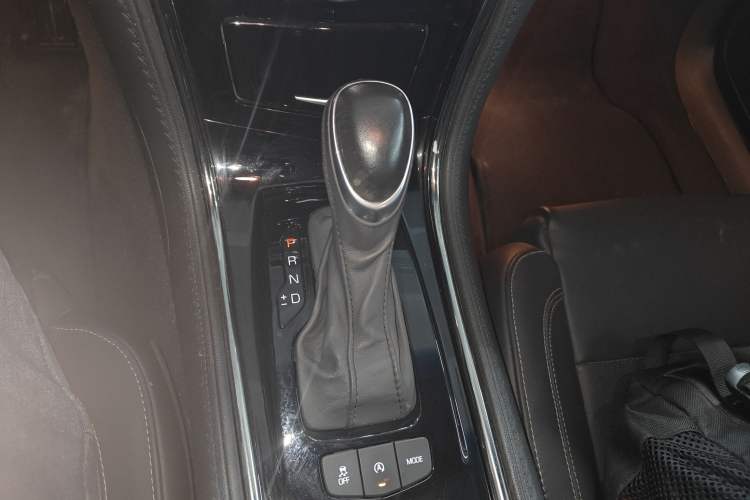 Used Cadillac ATS-L 2017 28T Fashion Edition Gear Lever