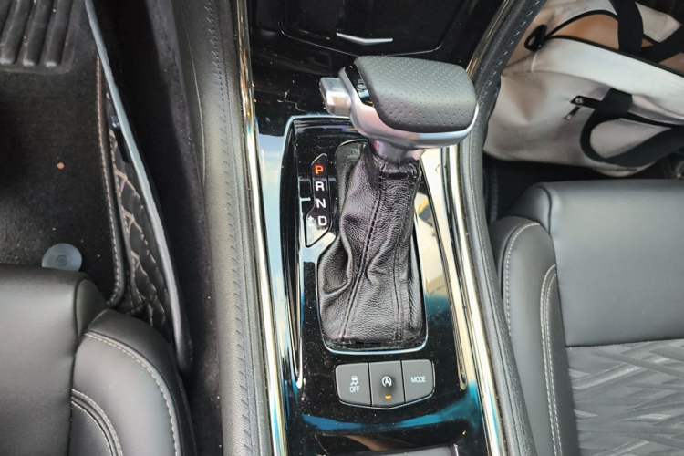 Used Cadillac ATS-L 2017 28T Tech Edition Gear Lever