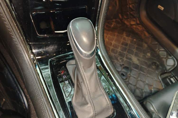 Used Cadillac ATS-L 2017 28T Fashion Edition Gear Lever