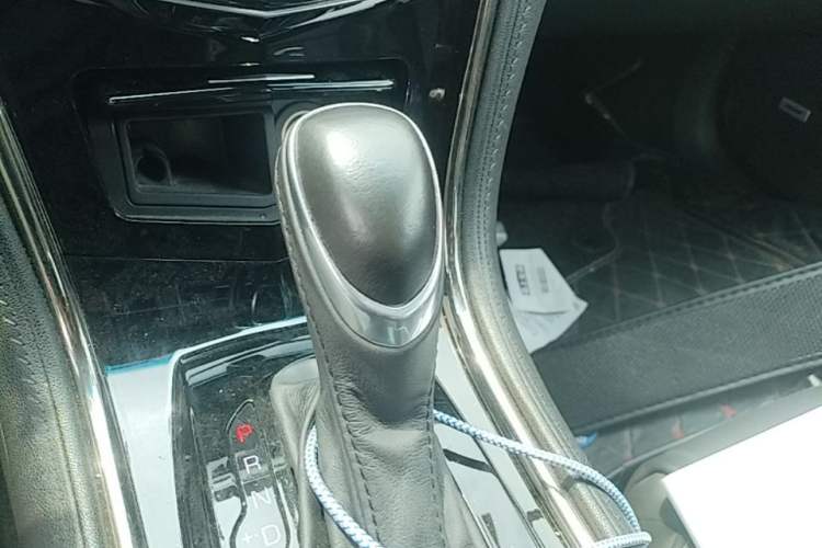Used Cadillac ATS-L 2017 28T Fashion Edition Gear Lever