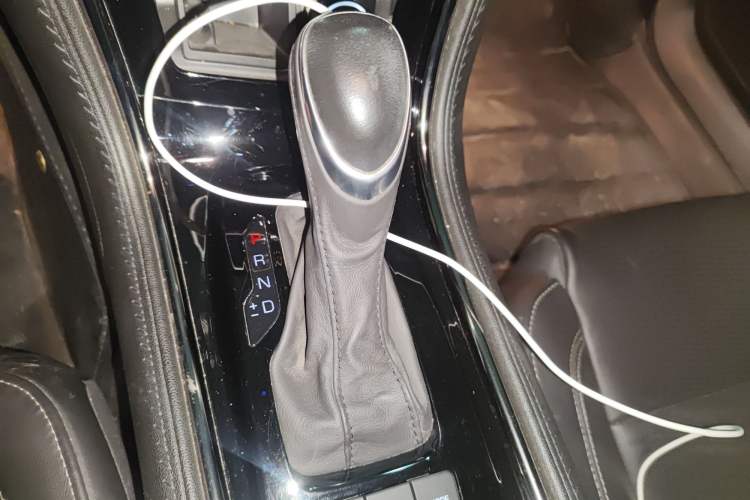 Used Cadillac ATS-L 2017 28T Fashion Edition Gear Lever