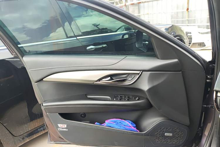 Used Cadillac ATS-L 2017 28T Tech Edition Interior 7