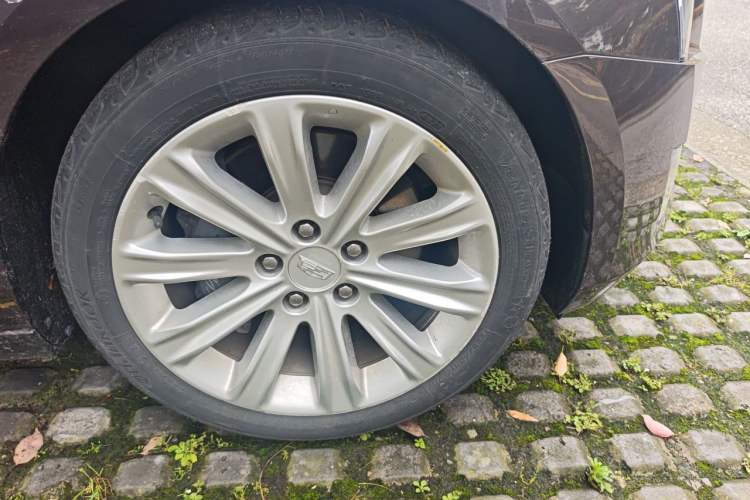 Used Cadillac ATS-L 2017 28T Tech Edition Right Front Wheel Hub