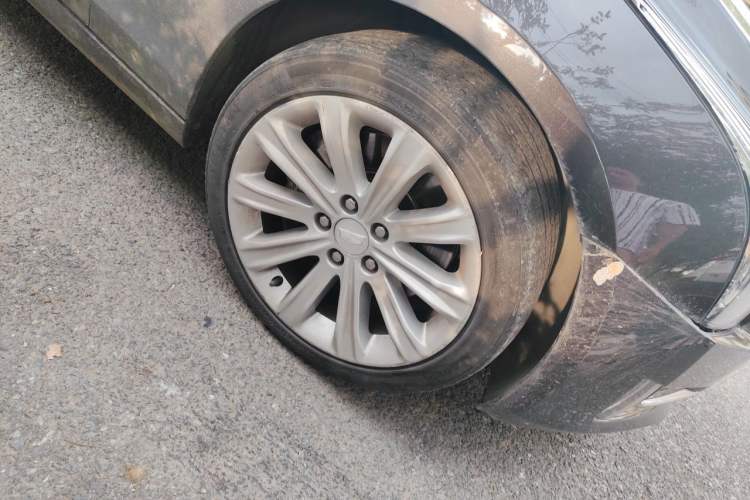 Used Cadillac ATS-L 2017 28T Fashion Edition Right Front Wheel Hub