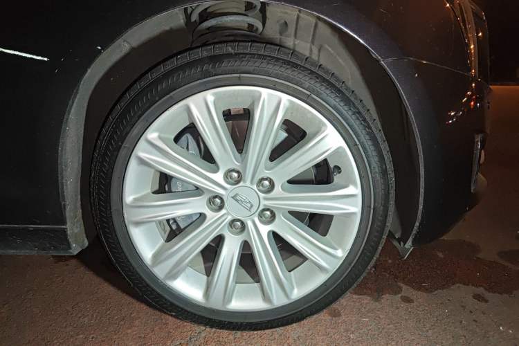 Used Cadillac ATS-L 2017 28T Fashion Edition Right Front Wheel Hub