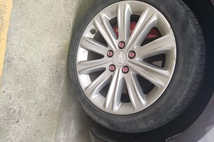 Used Cadillac ATS-L 2017 28T Tech Edition Right Front Wheel Hub