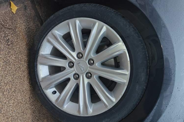 Used Cadillac ATS-L 2017 28T Tech Edition Right Front Wheel Hub