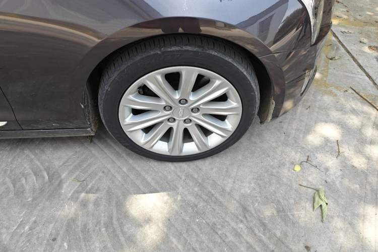 Used Cadillac ATS-L 2017 28T Fashion Edition Right Front Wheel Hub