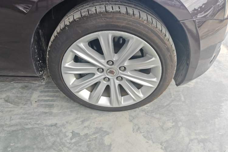 Used Cadillac ATS-L 2017 28T Tech Edition Right Front Wheel Hub