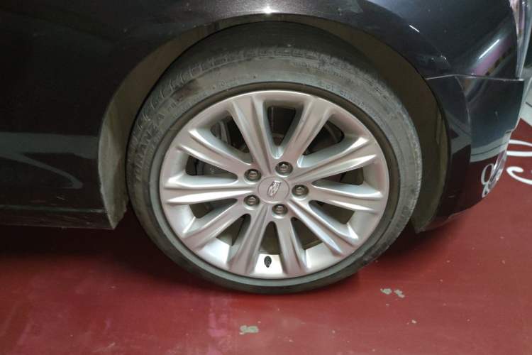 Used Cadillac ATS-L 2017 28T Tech Edition Right Front Wheel Hub