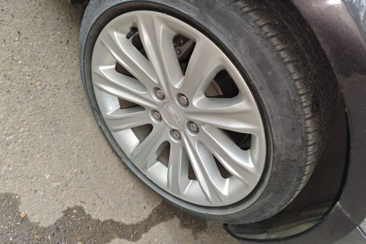Used Cadillac ATS-L 2017 28T Fashion Edition Right Front Wheel Hub
