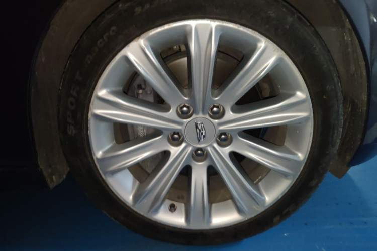 Used Cadillac ATS-L 2017 28T Fashion Edition Right Front Wheel Hub