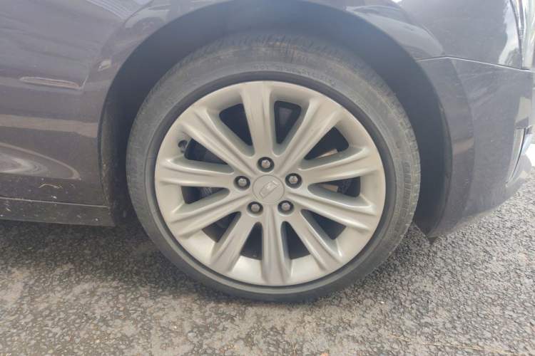 Used Cadillac ATS-L 2017 28T Tech Edition Right Front Wheel Hub