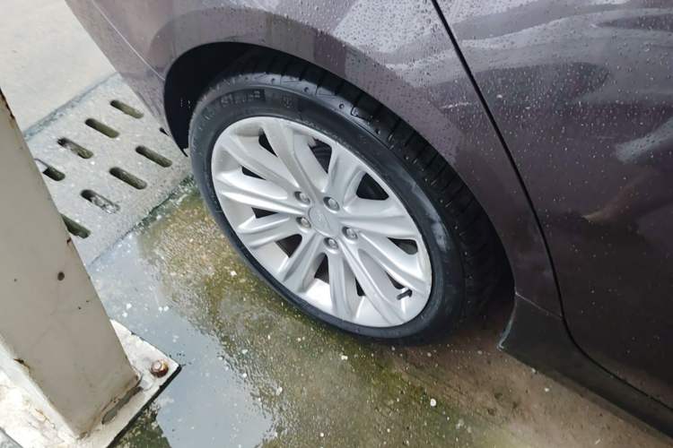 Used Cadillac ATS-L 2017 28T Tech Edition Right Rear Wheel Hub