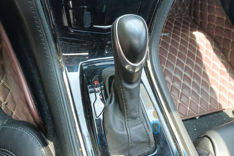 Used Cadillac ATS-L 2017 28T Fashion Edition Gear Lever