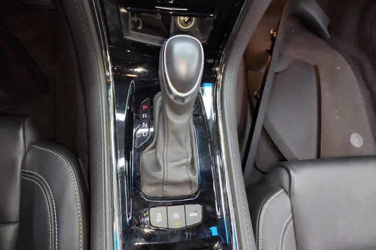 Used Cadillac ATS-L 2017 28T Fashion Edition Gear Lever